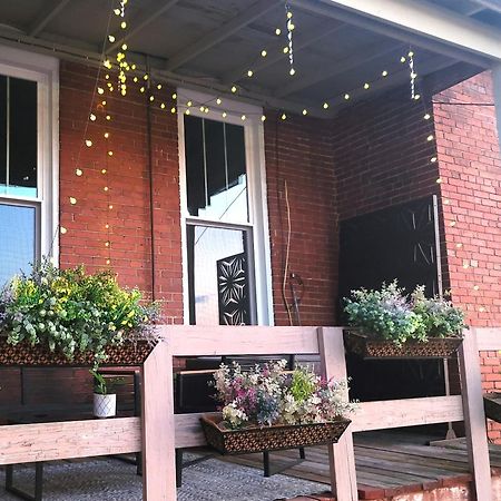 Spacious Luxury Apt In Historic Downtown - Oh Amish Country ミラーズバーグ エクステリア 写真