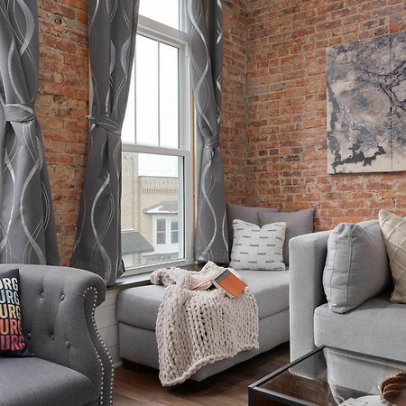 Spacious Luxury Apt In Historic Downtown - Oh Amish Country ミラーズバーグ エクステリア 写真