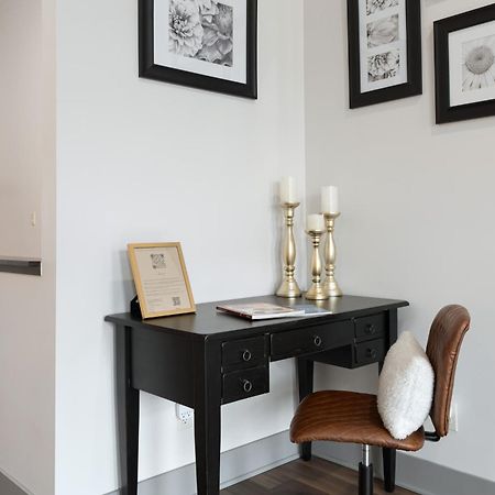 Spacious Luxury Apt In Historic Downtown - Oh Amish Country ミラーズバーグ エクステリア 写真
