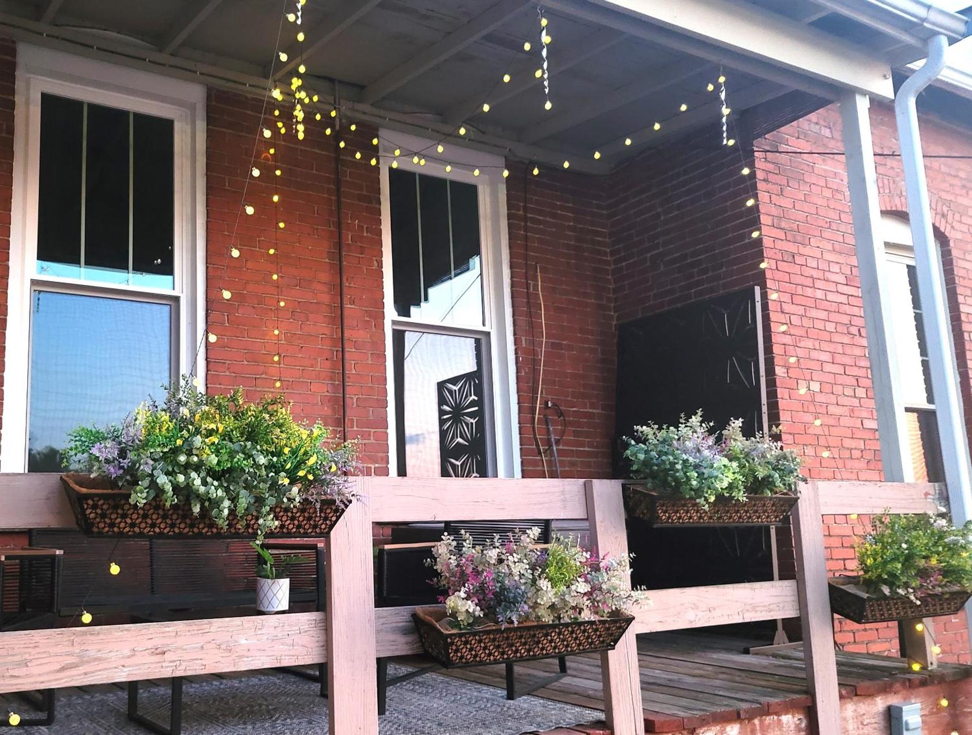 Spacious Luxury Apt In Historic Downtown - Oh Amish Country ミラーズバーグ エクステリア 写真