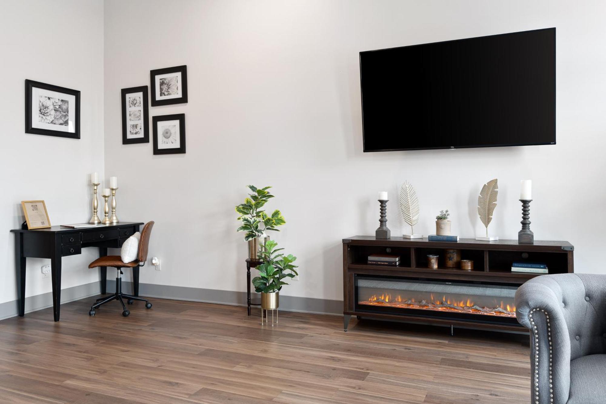 Spacious Luxury Apt In Historic Downtown - Oh Amish Country ミラーズバーグ エクステリア 写真
